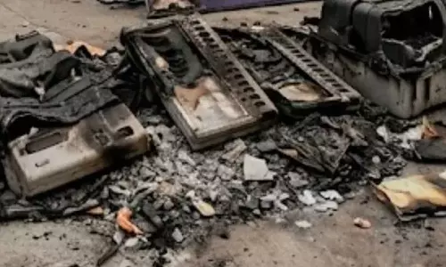 സർക്കാർ കെട്ടിടത്തിൽ തീപിടുത്തം: കത്തിയമർന്നത് നിയമസഭാ തെരഞ്ഞെടുപ്പിന് ഉപയോഗിച്ച 4,000 വോട്ടിങ് മിഷീനുകൾ; അട്ടിമറിയെന്ന് ആരോപണം സർക്കാർ കെട്ടിടത്തിൽ തീപിടുത്തം: കത്തിയമർന്നത് നിയമസഭാ തെരഞ്ഞെടുപ്പിന് ഉപയോഗിച്ച 4,000 വോട്ടിങ് മിഷീനുകൾ; അട്ടിമറിയെന്ന് ആരോപണം