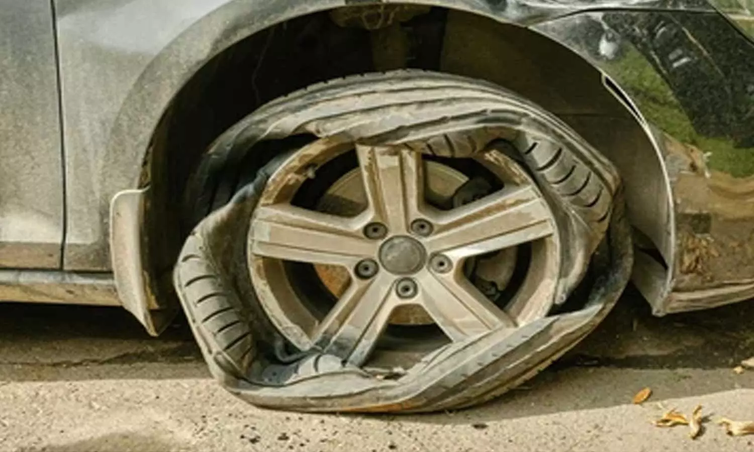 Abu Dhabi Police warns: Substandard tires can cause accidents Abu Dhabi Police warns: Substandard tires can cause accidents