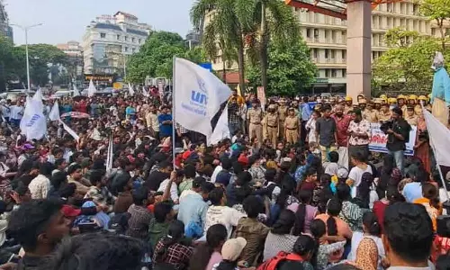 നേഴ്സുമാരുടെ ശമ്പള വർധന; ആരോഗ്യവകുപ്പും യുണൈറ്റഡ് നേഴ്സസ് അസോസിയേഷൻ തമ്മിലുള്ള ചർച്ച ഇന്ന് നേഴ്സുമാരുടെ ശമ്പള വർധന; ആരോഗ്യവകുപ്പും യുണൈറ്റഡ് നേഴ്സസ് അസോസിയേഷൻ തമ്മിലുള്ള ചർച്ച ഇന്ന്