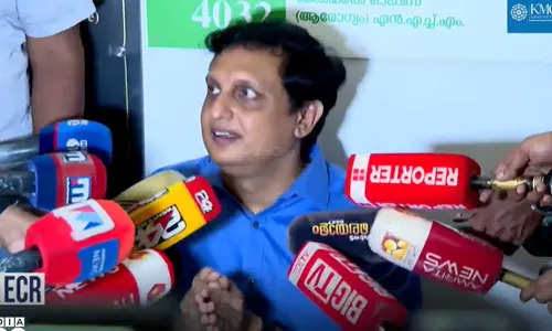 കൺട്രോൾ റൂമിലിരുന്ന് കണ്ടെയ്മെന്റ് സോണിലുള്ളവരെ വിളിക്കാൻ അനുവദിക്കുന്നില്ല; കോഴിക്കോട് ഒരു ഡിഎംഒ പോലും ഇല്ല: പ്രതിഷേധവുമായി മുഹമ്മദ് റിയാസ് കൺട്രോൾ റൂമിലിരുന്ന് കണ്ടെയ്മെന്റ് സോണിലുള്ളവരെ വിളിക്കാൻ അനുവദിക്കുന്നില്ല; കോഴിക്കോട് ഒരു ഡിഎംഒ പോലും ഇല്ല: പ്രതിഷേധവുമായി മുഹമ്മദ് റിയാസ്