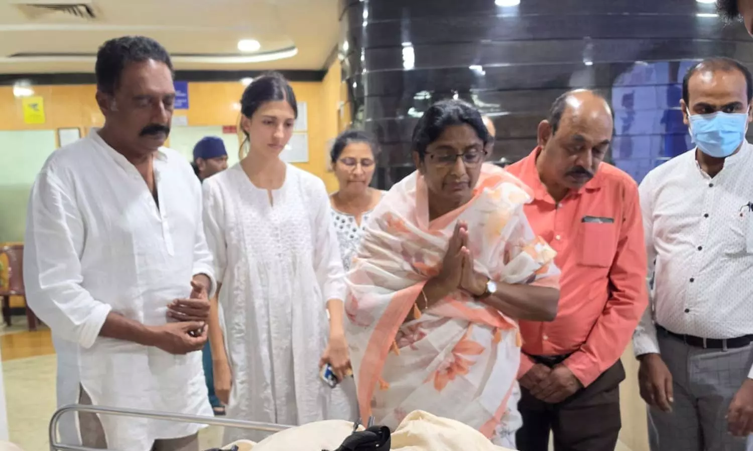 Shanimol Usman Pays Tribute to Writer Indira Lankesh Shanimol Usman Pays Tribute to Writer Indira Lankesh
