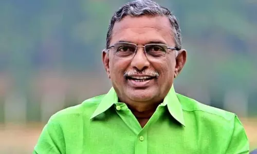 ശബരിമല സ്വർണക്കൊള്ള; പ്രതിയായ ദേവസ്വം ബോർഡ് മുൻ പ്രസിഡന്റ് എ.പത്മകുമാറിനെ സിപിഎമ്മിൽ നിന്ന് സസ്പെൻഡ് ചെയ്തു ശബരിമല സ്വർണക്കൊള്ള; പ്രതിയായ ദേവസ്വം ബോർഡ് മുൻ പ്രസിഡന്റ് എ.പത്മകുമാറിനെ സിപിഎമ്മിൽ നിന്ന് സസ്പെൻഡ് ചെയ്തു