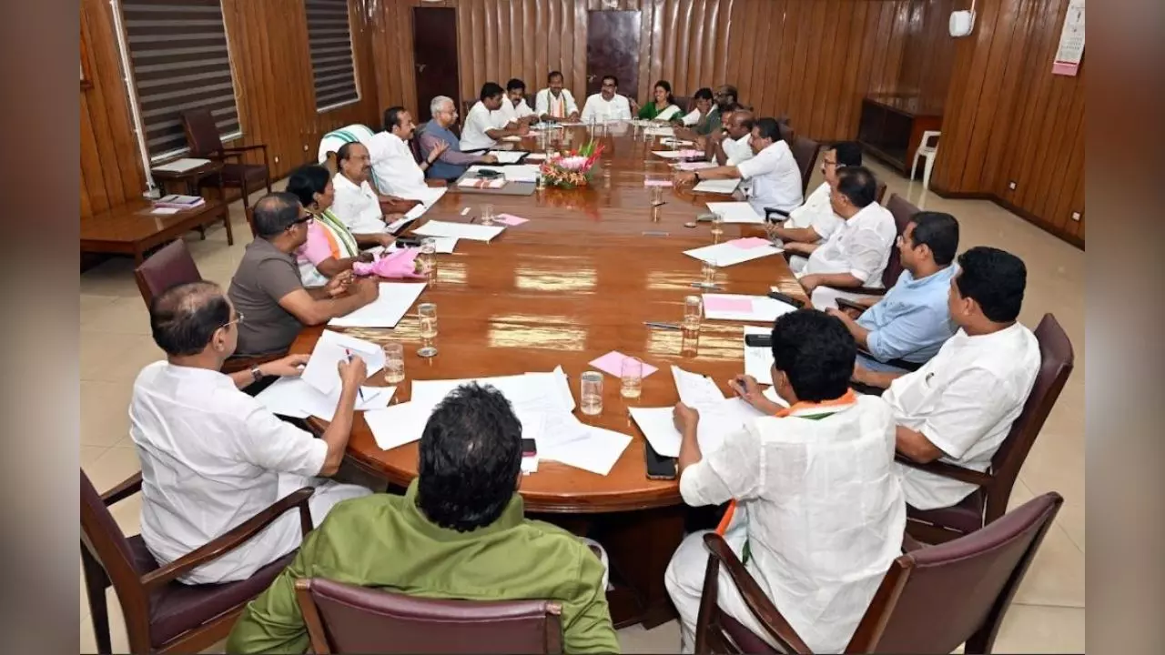 പിഎം ശ്രീ; മന്ത്രിസഭാ ഉപസമിതിക്ക് രൂപം നൽകും പിഎം ശ്രീ; മന്ത്രിസഭാ ഉപസമിതിക്ക് രൂപം നൽകും