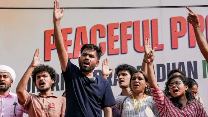 സമരം ശക്തമാക്കി കോക്രോച്ച് പാര്‍ട്ടി; ജന്തര്‍ മന്തറിൽ നിരോധനാജ്ഞ