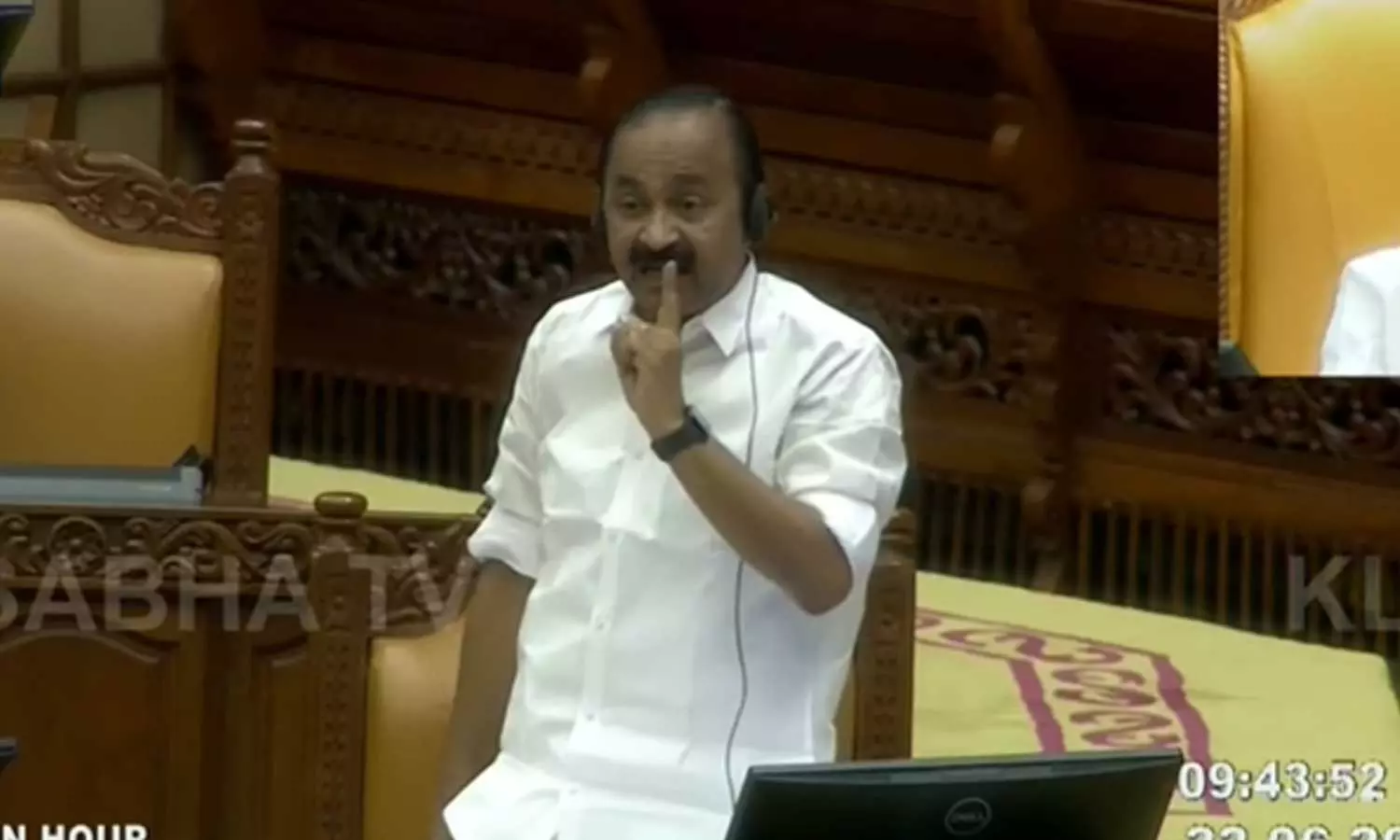 ക്ഷേമപെൻഷൻ വർധന: 3,000 രൂപയാക്കുന്നതിൽ കാലതാമസമുണ്ടാകില്ല, മുടക്കമില്ലാതെ പെൻഷൻ നൽകാനുള്ള എല്ലാ നടപടിയും സ്വീകരിക്കും: മുഖ്യമന്ത്രി ക്ഷേമപെൻഷൻ വർധന: 3,000 രൂപയാക്കുന്നതിൽ കാലതാമസമുണ്ടാകില്ല, മുടക്കമില്ലാതെ പെൻഷൻ നൽകാനുള്ള എല്ലാ നടപടിയും സ്വീകരിക്കും: മുഖ്യമന്ത്രി