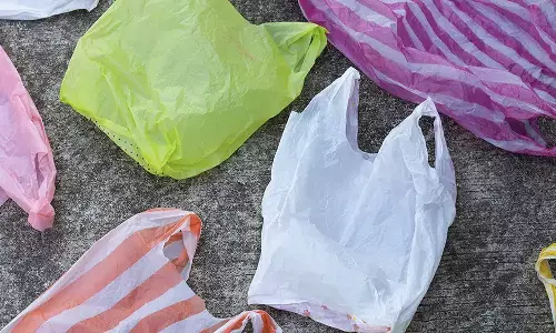 Plastic bag ban in Oman extends to more areas; furniture, jewelry, and car showrooms also banned