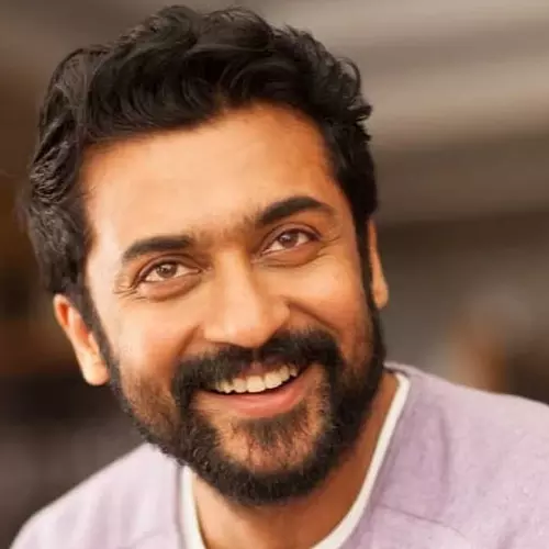 വിജയിക്ക് പിന്നാലെ സൂര്യയും രാഷ്ട്രീയത്തിലേക്കോ? അഭ്യൂഹങ്ങൾക്ക് മറുപടിയുമായി ഫാൻസ് അസോസിയേഷൻ