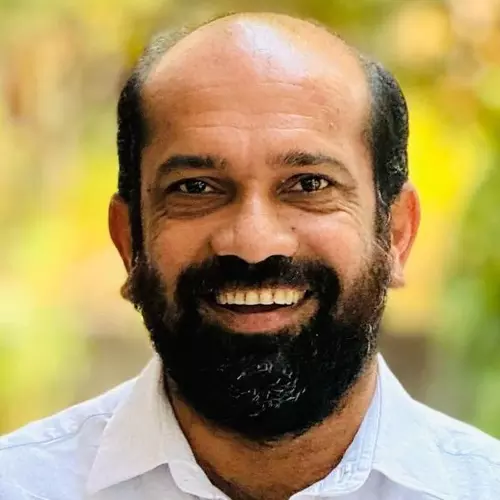 അനിൽ അക്കര അടാട്ട് പഞ്ചായത്ത്‌ പ്രസിഡൻറ് സ്ഥാനം രാജിവെച്ചു