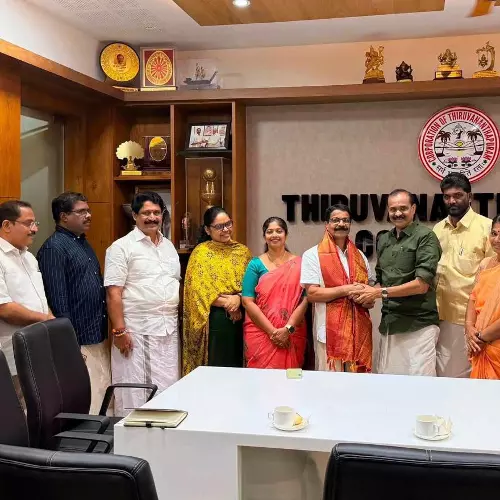 തിരുവനന്തപുരം മേയറെ കണ്ട് കോഴിക്കോട് മേയറും സർവകക്ഷി സംഘവും