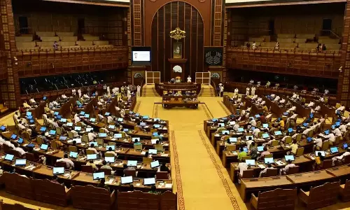 തദ്ദേശ ഫണ്ട് വെട്ടിക്കുറച്ചു; സഭയിൽ ഭരണ-പ്രതിപക്ഷ പോര് തദ്ദേശ ഫണ്ട് വെട്ടിക്കുറച്ചു; സഭയിൽ ഭരണ-പ്രതിപക്ഷ പോര്