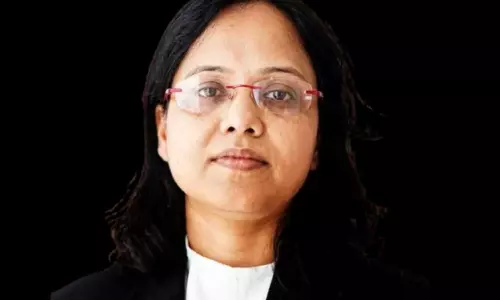പശുക്കടത്താരോപിച്ച് ഡ്രൈവറെ അടിച്ചുകൊന്ന കേസ്; പ്രതികള്ക്ക് ജീവപര്യന്തം വിധിച്ച ജഡ്ജിക്കെതിരെ കൊലവിളിയും വര്ഗീയ പ്രചരണവും പശുക്കടത്താരോപിച്ച് ഡ്രൈവറെ അടിച്ചുകൊന്ന കേസ്; പ്രതികള്ക്ക് ജീവപര്യന്തം വിധിച്ച ജഡ്ജിക്കെതിരെ കൊലവിളിയും വര്ഗീയ പ്രചരണവും