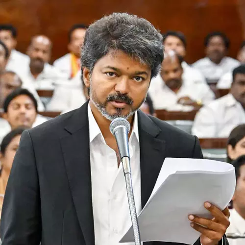തമിഴ്നാട്ടിൽ വിജയ് സർക്കാരിനെ അട്ടിമറിക്കാൻ ശ്രമമെന്ന് ആരോപണം; 35 കോടി വാഗ്ദാനം ചെയ്തതായി എംഎൽഎ: മൂന്നുപേർ അറസ്റ്റിൽ