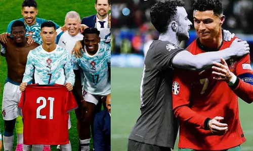 On the pitch wearing the number 21 jersey; Cristiano choked up remembering Jota. On the pitch wearing the number 21 jersey; Cristiano choked up remembering Jota.