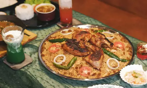 രുചിയിൽ രാജാവ്, ശുചിത്വത്തിൽ പിന്നിൽ; ഈ നഗരത്തിൽ നിന്ന് എങ്ങനെ വിശ്വസിച്ച് കഴിക്കും ?;75,000 ഹോട്ടലുകളിൽ റേറ്റിംഗുള്ളത് വെറും 361 എണ്ണത്തിന് മാത്രം! രുചിയിൽ രാജാവ്, ശുചിത്വത്തിൽ പിന്നിൽ; ഈ നഗരത്തിൽ നിന്ന് എങ്ങനെ വിശ്വസിച്ച് കഴിക്കും ?;75,000 ഹോട്ടലുകളിൽ റേറ്റിംഗുള്ളത് വെറും 361 എണ്ണത്തിന് മാത്രം!