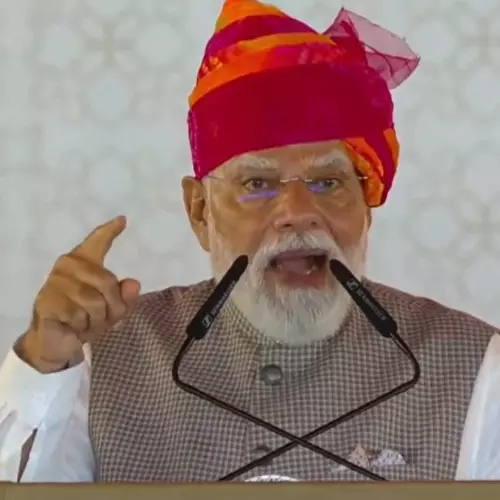 എല്പിജി വിതരണത്തിലെ പ്രതിസന്ധി; ഏഴ് ദിവസത്തിനുള്ളില് പരിഹരിക്കും: പ്രധാനമന്ത്രി