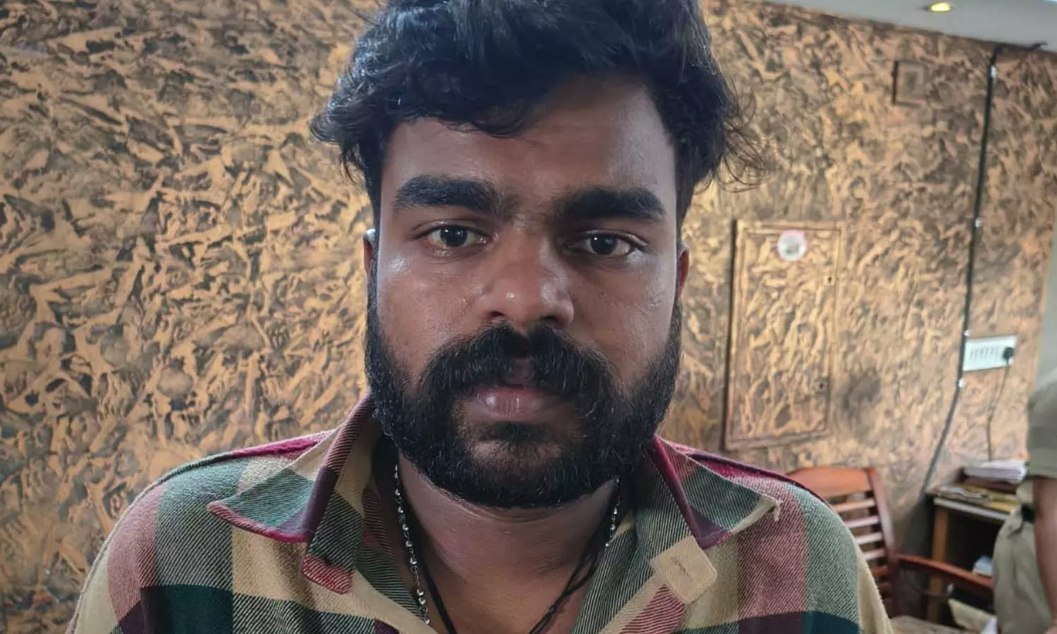 വൈറ്റിലയില് ഓട്ടോറിക്ഷയില് യുവതിക്ക് നേരെ ലൈംഗികാതിക്രമം; ഡ്രൈവർ അറസ്റ്റിൽ വൈറ്റിലയില് ഓട്ടോറിക്ഷയില് യുവതിക്ക് നേരെ ലൈംഗികാതിക്രമം; ഡ്രൈവർ അറസ്റ്റിൽ