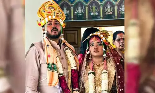 നവവധു ഫ്ലാറ്റിന്റെ മൂന്നാം നിലയിൽ നിന്ന് വീണു മരിച്ചു; ഭർത്താവിനെതിരെ സ്ത്രീധന പീഡന ആരോപണവുമായി കുടുംബം നവവധു ഫ്ലാറ്റിന്റെ മൂന്നാം നിലയിൽ നിന്ന് വീണു മരിച്ചു; ഭർത്താവിനെതിരെ സ്ത്രീധന പീഡന ആരോപണവുമായി കുടുംബം