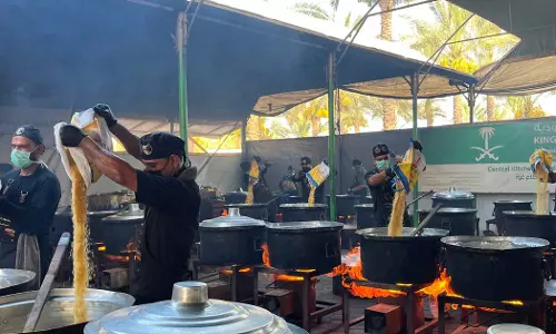 സഹായം തുടർന്ന്.. ഗസ്സയിലേക്ക് ഭക്ഷ്യകിറ്റുകളെത്തിച്ച് സൗദി സഹായം തുടർന്ന്.. ഗസ്സയിലേക്ക് ഭക്ഷ്യകിറ്റുകളെത്തിച്ച് സൗദി