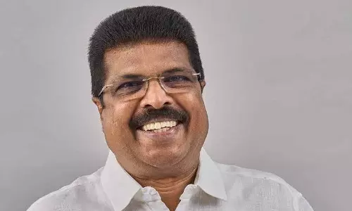 വഴി തടഞ്ഞുള്ള പ്രതിഷേധം; പി.പി ചിത്തരഞ്ജന് കോടതി പിരിയും വരെ നില്പ്പുശിക്ഷ വിധിച്ചു വഴി തടഞ്ഞുള്ള പ്രതിഷേധം; പി.പി ചിത്തരഞ്ജന് കോടതി പിരിയും വരെ നില്പ്പുശിക്ഷ വിധിച്ചു