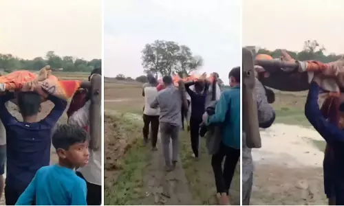 റോഡുമില്ല, ആംബുലൻസുമില്ല; ചെളിനിറഞ്ഞ വഴിയിലൂടെ കട്ടിലിൽ ചുമന്ന് ആശുപത്രിയിലേക്ക്; ചികിത്സ കിട്ടാതെ വീണ്ടും ജീവൻ പൊലിഞ്ഞു റോഡുമില്ല, ആംബുലൻസുമില്ല; ചെളിനിറഞ്ഞ വഴിയിലൂടെ കട്ടിലിൽ ചുമന്ന് ആശുപത്രിയിലേക്ക്; ചികിത്സ കിട്ടാതെ വീണ്ടും ജീവൻ പൊലിഞ്ഞു