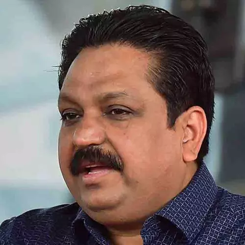 വിരമിച്ച ശേഷവും നക്ഷത്രചിഹ്നം വെച്ച കാറിലെ യാത്ര; ടോമിന് തച്ചങ്കരിക്ക് ഹൈക്കോടതിയുടെ നോട്ടീസ്