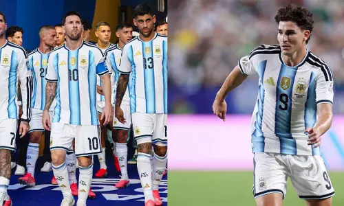 Julian Alvarez in; Argentina makes three changes against Egypt. Julian Alvarez in; Argentina makes three changes against Egypt.