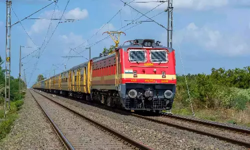 ഓണാവധിക്ക് നാട്ടിലേക്ക് മടങ്ങുന്നവർക്ക് ആശ്വാസവാർത്ത; കേരളത്തിലേക്ക് ഓണം സ്പെഷ്യൽ ട്രെയിനുകൾ പ്രഖ്യാപിച്ചു; സ്റ്റോപ്പുകൾ ഇവയെല്ലാം...