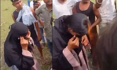 ബിഹാറിൽ മുസ്ലിം യുവതിയുടെ നിഖാബ് അഴിപ്പിച്ചു; ഹിന്ദു യുവാവിനെക്കൊണ്ട് സിന്ദൂരം ചാർത്തിപ്പിച്ച് ഹിന്ദുത്വ സംഘടനാ പ്രവർത്തകർ ബിഹാറിൽ മുസ്ലിം യുവതിയുടെ നിഖാബ് അഴിപ്പിച്ചു; ഹിന്ദു യുവാവിനെക്കൊണ്ട് സിന്ദൂരം ചാർത്തിപ്പിച്ച് ഹിന്ദുത്വ സംഘടനാ പ്രവർത്തകർ