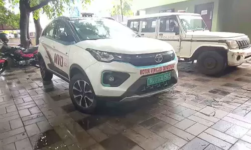 Police Seize MVD Vehicle in Vadakkanchery Police Seize MVD Vehicle in Vadakkanchery