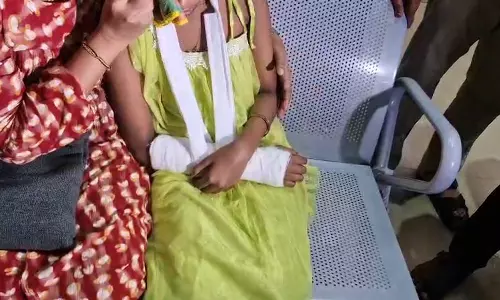 അധ്യാപകൻ അഞ്ചാം ക്ലാസുകാരിയുടെ കൈ തല്ലിയൊടിച്ചതായി പരാതി
