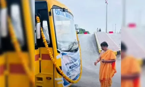ഹോസ്റ്റൽ ബസ് കൈമാറ്റ ചടങ്ങിനിടെ പൂജ; കേരള കേന്ദ്ര സർവകലാശാലയിൽ വീണ്ടും വിവാദം
