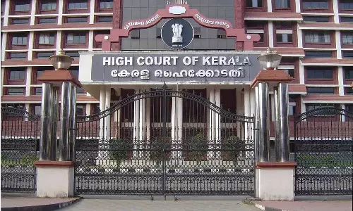 കുംഭമേള വൈറൽ പെൺകുട്ടിക്കുള്ള പൊലീസ് സംരക്ഷണം ഹൈക്കോടതി റദ്ദാക്കി