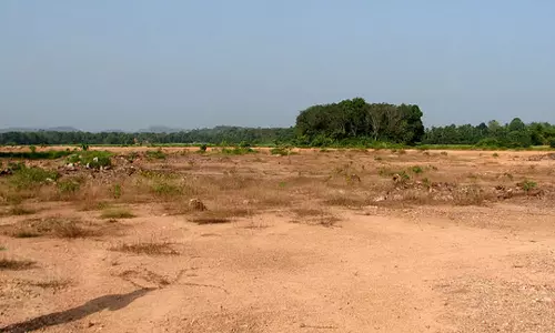 ആറൻമുള വിമാനത്താവള പദ്ധതി സ്ഥലത്ത് ഡ്രോൺ സർവേ; ഭൂവുടമ എബ്രഹാം കലമണ്ണിലിനെതിരെ റവന്യൂ വകുപ്പ് ഹൈക്കോടതിയിലേക്ക്