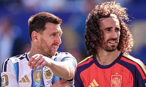 Kukurayya spoke with his hand covering his mouth; Messi demanded a red card, but here is why the referee refused. Kukurayya spoke with his hand covering his mouth; Messi demanded a red card, but here is why the referee refused.