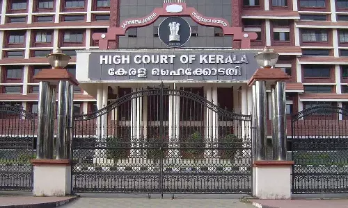 ശബരിമല സ്വർണക്കൊള്ള; കുറ്റപത്രം എത്രയും വേഗം സമർപ്പിക്കണമെന്ന് എസ്ഐടിയോട് ഹൈക്കോടതി ശബരിമല സ്വർണക്കൊള്ള; കുറ്റപത്രം എത്രയും വേഗം സമർപ്പിക്കണമെന്ന് എസ്ഐടിയോട് ഹൈക്കോടതി