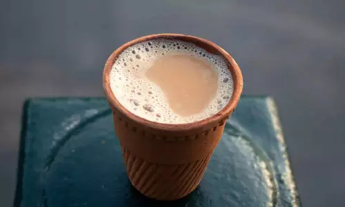 ചായയിൽ ആദ്യം ചേർക്കേണ്ടത് പാലാണോ ? വെള്ളമാണോ ? ; ഇത് വായിച്ചിട്ട് തീരുമാനമെടുക്കൂ... ചായയിൽ ആദ്യം ചേർക്കേണ്ടത് പാലാണോ ? വെള്ളമാണോ ? ; ഇത് വായിച്ചിട്ട് തീരുമാനമെടുക്കൂ...