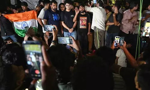 ജന്തർ മന്തറിലെ ഒഴിപ്പിച്ച സമരവേദി തിരിച്ചുപിടിച്ച് സിജെപി, വീണ്ടും സമരം തുടങ്ങി ജന്തർ മന്തറിലെ ഒഴിപ്പിച്ച സമരവേദി തിരിച്ചുപിടിച്ച് സിജെപി, വീണ്ടും സമരം തുടങ്ങി