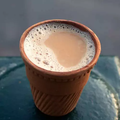 ചായയിൽ ആദ്യം ചേർക്കേണ്ടത് പാലാണോ ? വെള്ളമാണോ ? ; ഇത് വായിച്ചിട്ട് തീരുമാനമെടുക്കൂ...