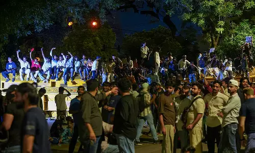 മിണ്ടരുത്, ഇടപെടരുത്; വിദ്യാർഥികൾക്ക് ഭീഷണിയുമായി കേന്ദ്ര സർവകലാശാലകൾ