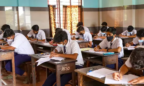 പ്രധാനാധ്യാപകരുടെ ഒഴിവ് നികത്തി വിദ്യാഭ്യാസ വകുപ്പ്; 220 അധ്യാപകർക്ക് സ്ഥാനക്കയറ്റം നൽകി ഉത്തരവ് പ്രധാനാധ്യാപകരുടെ ഒഴിവ് നികത്തി വിദ്യാഭ്യാസ വകുപ്പ്; 220 അധ്യാപകർക്ക് സ്ഥാനക്കയറ്റം നൽകി ഉത്തരവ്