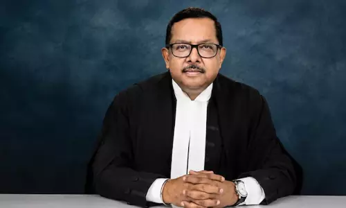 ഗംഗാനദി കടക്കുമ്പോള് ചിക്കന് കഴിക്കരുതെന്ന് ഇന്ത്യയില് നിയമമില്ല - ജസ്റ്റിസ് ഉജ്ജല് ഭൂയാന് ഗംഗാനദി കടക്കുമ്പോള് ചിക്കന് കഴിക്കരുതെന്ന് ഇന്ത്യയില് നിയമമില്ല - ജസ്റ്റിസ് ഉജ്ജല് ഭൂയാന്