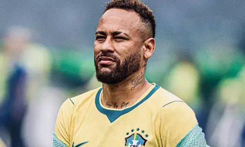 Gave blood and life for the yellow jersey; Neymar makes his stance clear on his return.