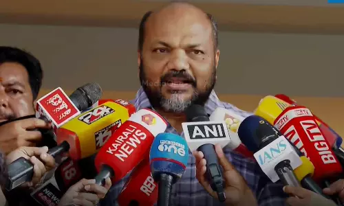 പിഎം ശ്രീ; തെരഞ്ഞെടുപ്പിൽ പറഞ്ഞത് നടത്തിക്കാണിക്കണം, കേന്ദ്ര സർക്കാർ മുട്ടിലിഴയാൻ പറഞ്ഞാൻ കാല് നക്കുന്ന സർക്കാരായി കേരളത്തിലേത്: പി.രാജീവ് പിഎം ശ്രീ; തെരഞ്ഞെടുപ്പിൽ പറഞ്ഞത് നടത്തിക്കാണിക്കണം, കേന്ദ്ര സർക്കാർ മുട്ടിലിഴയാൻ പറഞ്ഞാൻ കാല് നക്കുന്ന സർക്കാരായി കേരളത്തിലേത്: പി.രാജീവ്