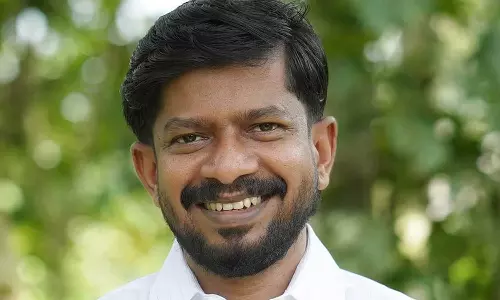 ഓണക്കാല ഉത്സവബത്ത വർധിപ്പിച്ചു; ആധാരം എഴുത്തുകാർ, പകർപ്പെഴുത്ത്, സ്റ്റാമ്പ് അംഗങ്ങൾക്ക് 6000 രൂപയാകും ഓണക്കാല ഉത്സവബത്ത വർധിപ്പിച്ചു; ആധാരം എഴുത്തുകാർ, പകർപ്പെഴുത്ത്, സ്റ്റാമ്പ് അംഗങ്ങൾക്ക് 6000 രൂപയാകും