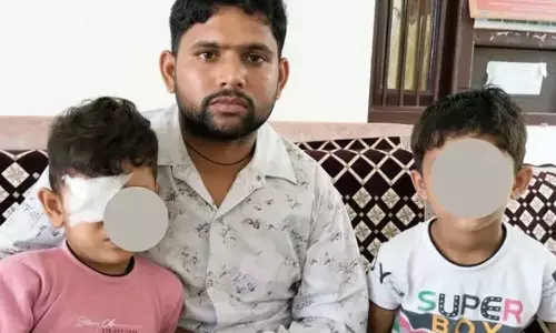 അധ്യാപികയുടെ കണ്ണില്ലാത്ത ക്രൂരത;നാല് വയസുകാരന്റെ കണ്ണിൽ പെൻസിൽ കൊണ്ട് കുത്തി, സഹോദരന്റെ ചെവി അടിച്ചു തകർത്തു ; പരാതിപ്പെടാനെത്തിയ രക്ഷിതാക്കളെ ഭീഷണിപ്പെടുത്തി സ്കൂൾ അധികൃതർ അധ്യാപികയുടെ കണ്ണില്ലാത്ത ക്രൂരത;നാല് വയസുകാരന്റെ കണ്ണിൽ പെൻസിൽ കൊണ്ട് കുത്തി, സഹോദരന്റെ ചെവി അടിച്ചു തകർത്തു ; പരാതിപ്പെടാനെത്തിയ രക്ഷിതാക്കളെ ഭീഷണിപ്പെടുത്തി സ്കൂൾ അധികൃതർ