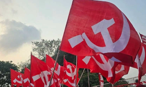 കാലവർഷക്കെടുതിയിൽ സംസ്ഥാനത്തിന്റെ സാഹചര്യം മനസ്സിലാക്കി ഇടപെടണം; മുഖ്യമന്ത്രിക്കെതിരെ സിപിഎം കാലവർഷക്കെടുതിയിൽ സംസ്ഥാനത്തിന്റെ സാഹചര്യം മനസ്സിലാക്കി ഇടപെടണം; മുഖ്യമന്ത്രിക്കെതിരെ സിപിഎം