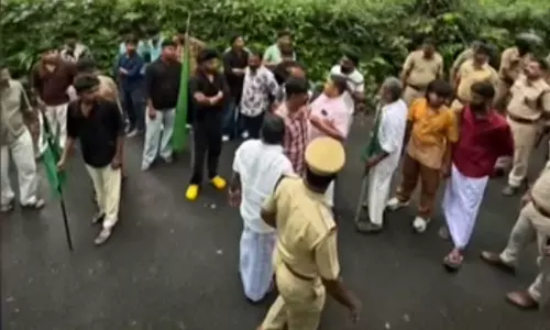 തൊടുപുഴയിൽ മുസ്ലിം ലീഗ് സംസ്ഥാന വൈസ് പ്രസിഡന്റിനെ വഴിയിൽ തടഞ്ഞ് യൂത്ത് ലീഗ് പ്രവർത്തകർ തൊടുപുഴയിൽ മുസ്ലിം ലീഗ് സംസ്ഥാന വൈസ് പ്രസിഡന്റിനെ വഴിയിൽ തടഞ്ഞ് യൂത്ത് ലീഗ് പ്രവർത്തകർ