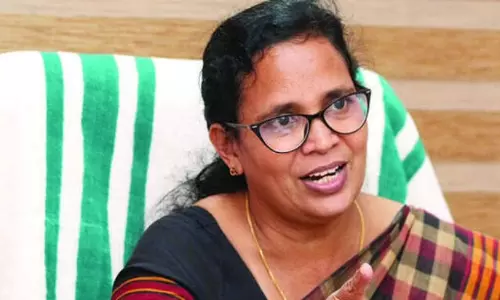 വടകര മുക്കാളി ദേശീയപാത മണ്ണിടിച്ചിൽ: ഒക്ടോബർ 15നകം സംരക്ഷണ ഭിത്തി നിർമിക്കുമെന്ന് കലക്ടർ ഉറപ്പ് നൽകി -കെ.കെ രമ എംഎൽഎ വടകര മുക്കാളി ദേശീയപാത മണ്ണിടിച്ചിൽ: ഒക്ടോബർ 15നകം സംരക്ഷണ ഭിത്തി നിർമിക്കുമെന്ന് കലക്ടർ ഉറപ്പ് നൽകി -കെ.കെ രമ എംഎൽഎ