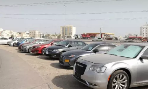 Do not display vehicles for sale in public places illegally. Do not display vehicles for sale in public places illegally.