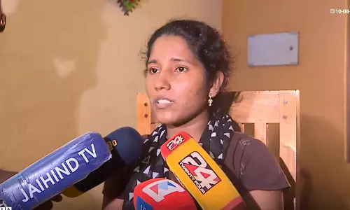 മന്ത്രിമാർ വന്നതിൽ സന്തോഷം, തിരച്ചിൽ തുടരുമെന്ന് ഉറപ്പു നൽകി: മുതലപ്പൊഴിയില് കാണാതായ ഷിജിൻ്റെ ഭാര്യ സ്റ്റിജി മന്ത്രിമാർ വന്നതിൽ സന്തോഷം, തിരച്ചിൽ തുടരുമെന്ന് ഉറപ്പു നൽകി: മുതലപ്പൊഴിയില് കാണാതായ ഷിജിൻ്റെ ഭാര്യ സ്റ്റിജി